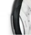 Cubre Volante Micro Perforado con Aplique Cromado