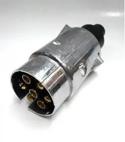 Conector de Trailer Macho Metalico Linea Economica