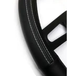 Cubre Volante Cuerina Con Costuras Blancas 37-39 cm